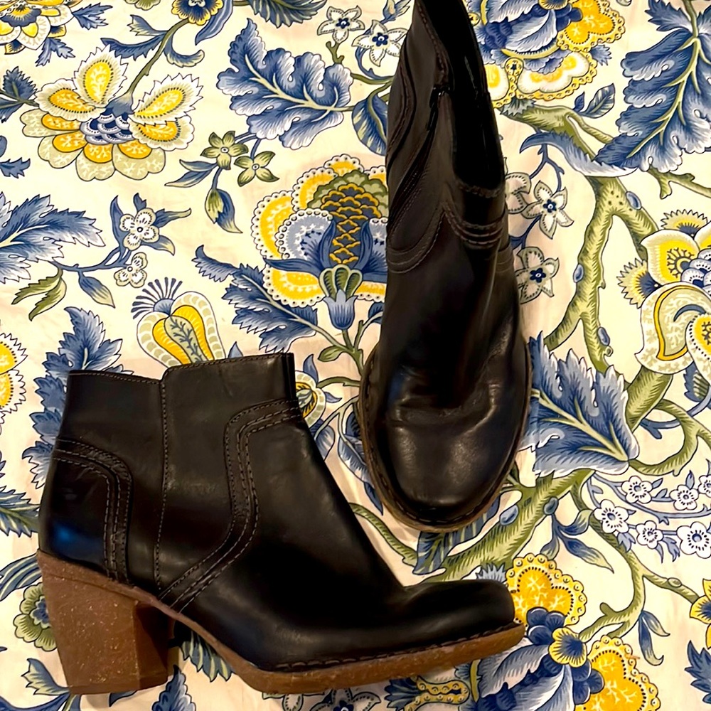Clarks Bootie